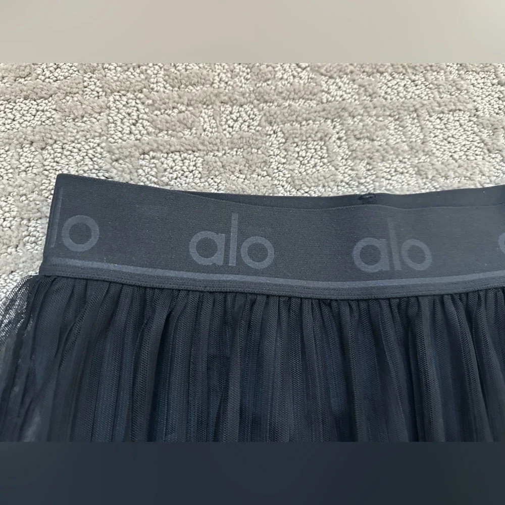 ALO Yoga Black Pleated Mesh Skirt